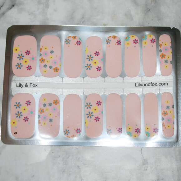3 For 15 - LILY & FOX - VIBRANT TREASURES Nail Stickers Wraps Strips Pink Daisy - Picture 2 of 10